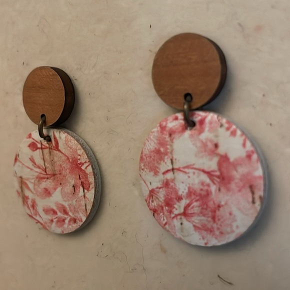 1.5” double tan white pink cork style stud earrings - Picture 7 of 12